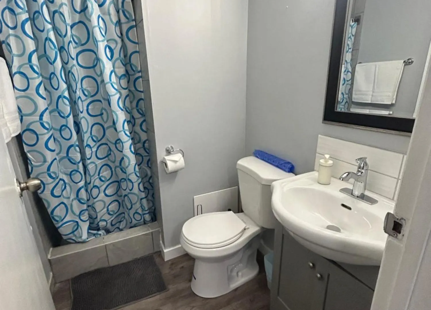 Cute Highlandpark Apartment Calgary Canada
