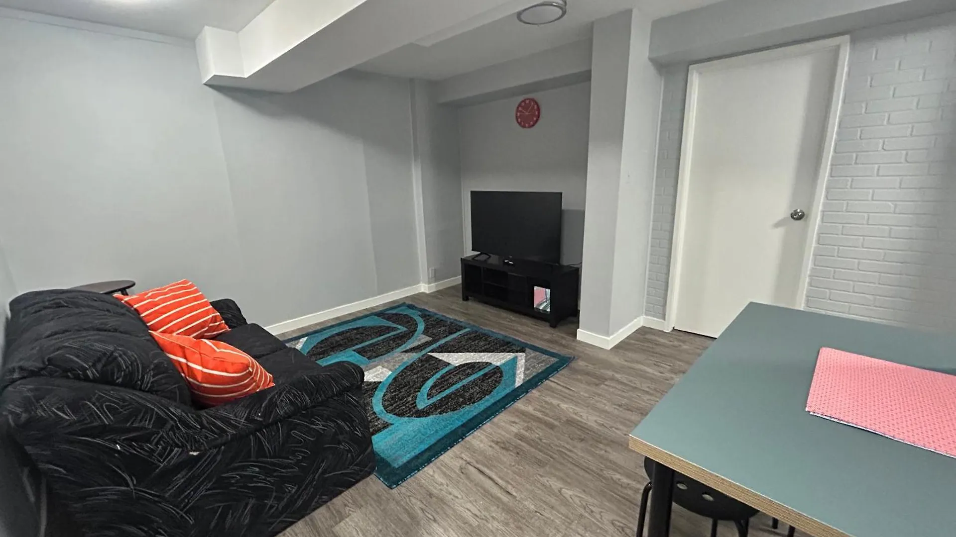 Cute Highlandpark Apartment Calgary