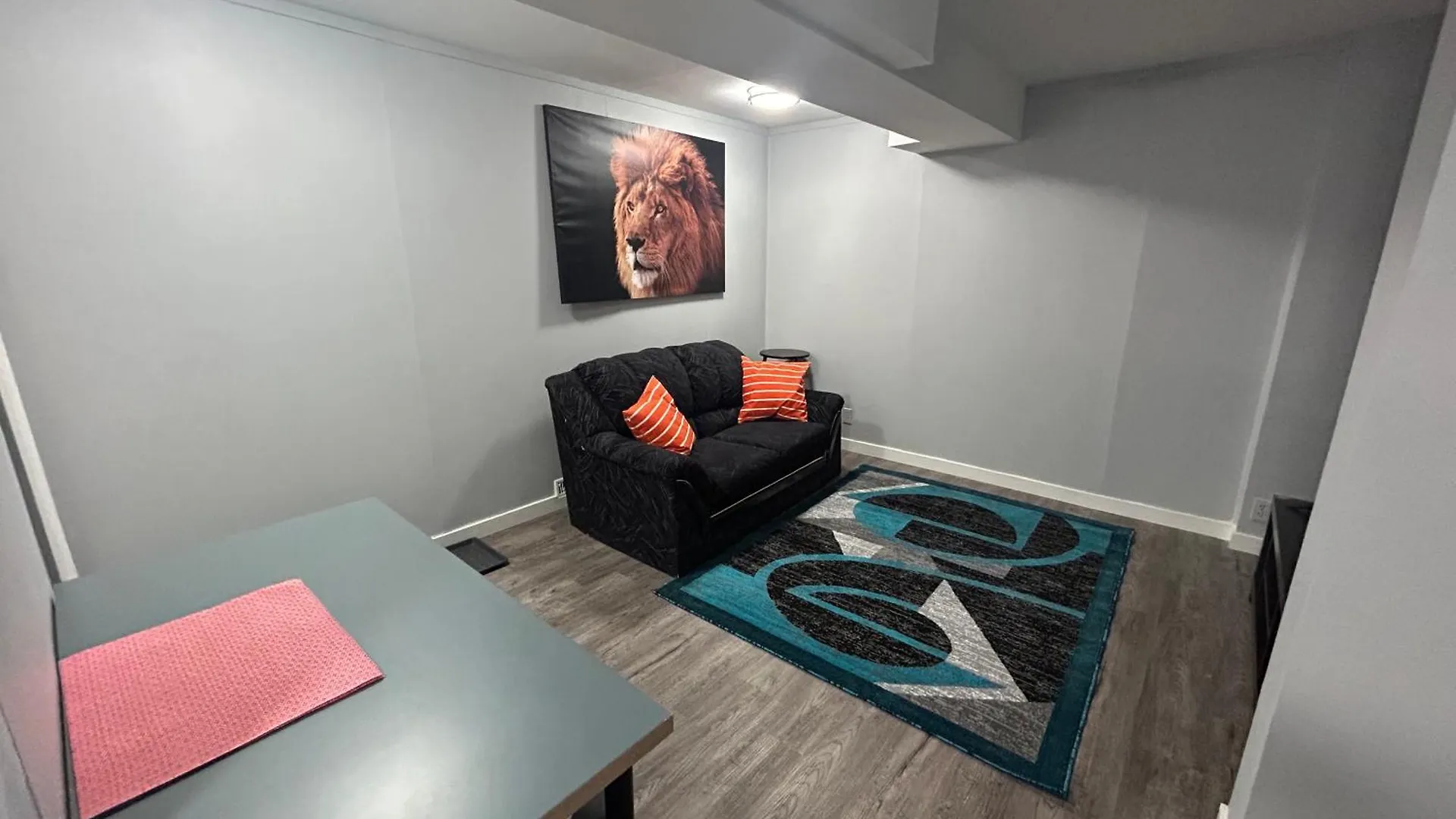 Cute Highlandpark Apartment Calgary Canada